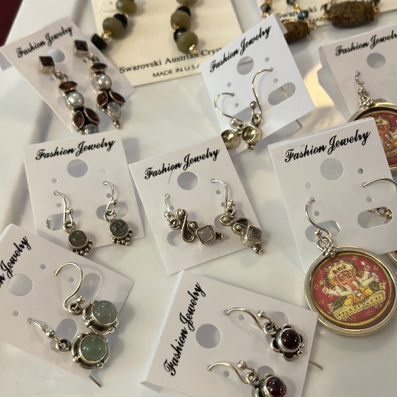 Big 35 pc lot of ladies crystal and sterling silver earrings, beautiful jewelry - Picture 4 of 7